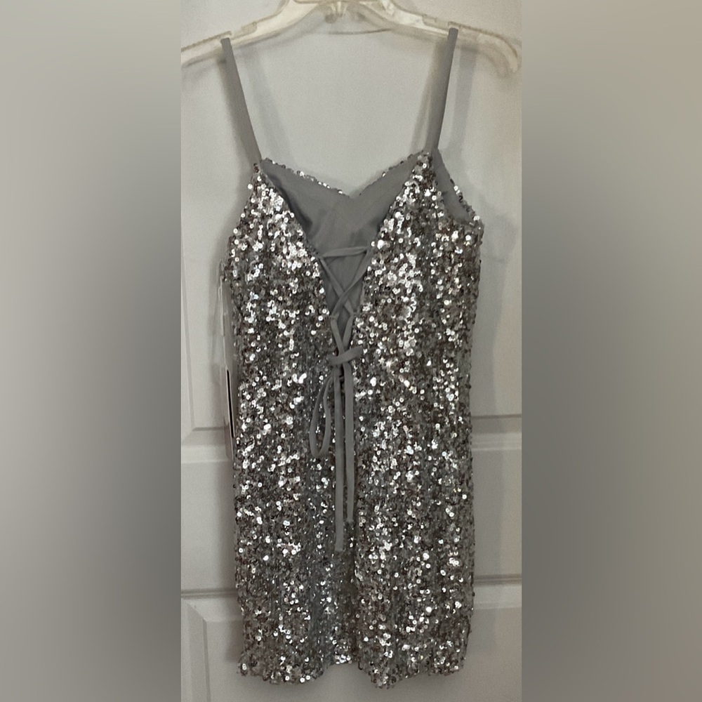 Sheath/Column V Neck Short/Mini Sequined Prom Dress - Picture 5 of 8